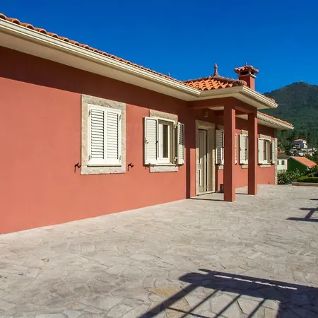 Вилла Casa Da Oliveira Мондин-ди-Башту